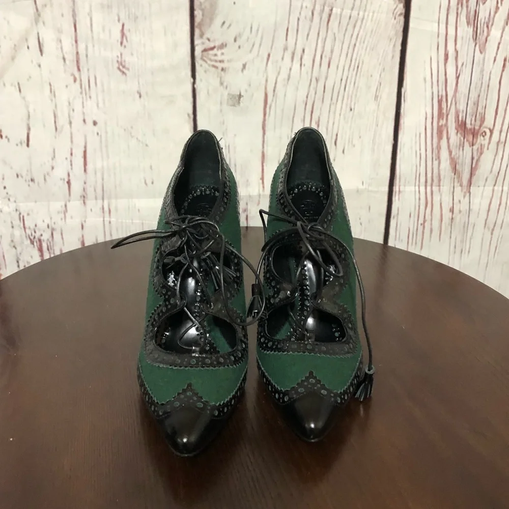 TORY BURCH HAWTHORN Runway Malachite Green Black Patent Lace up Stilettos 7.5